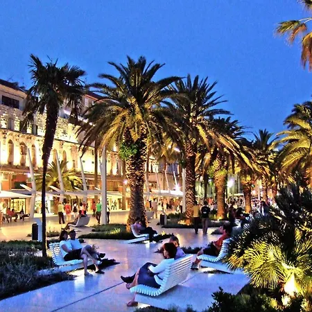 Apartment Queen Teuta In The Heart Of Split Historical Heritage Exterior photo